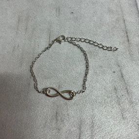 Bracelet Chain By Clothes Mentor In Silver