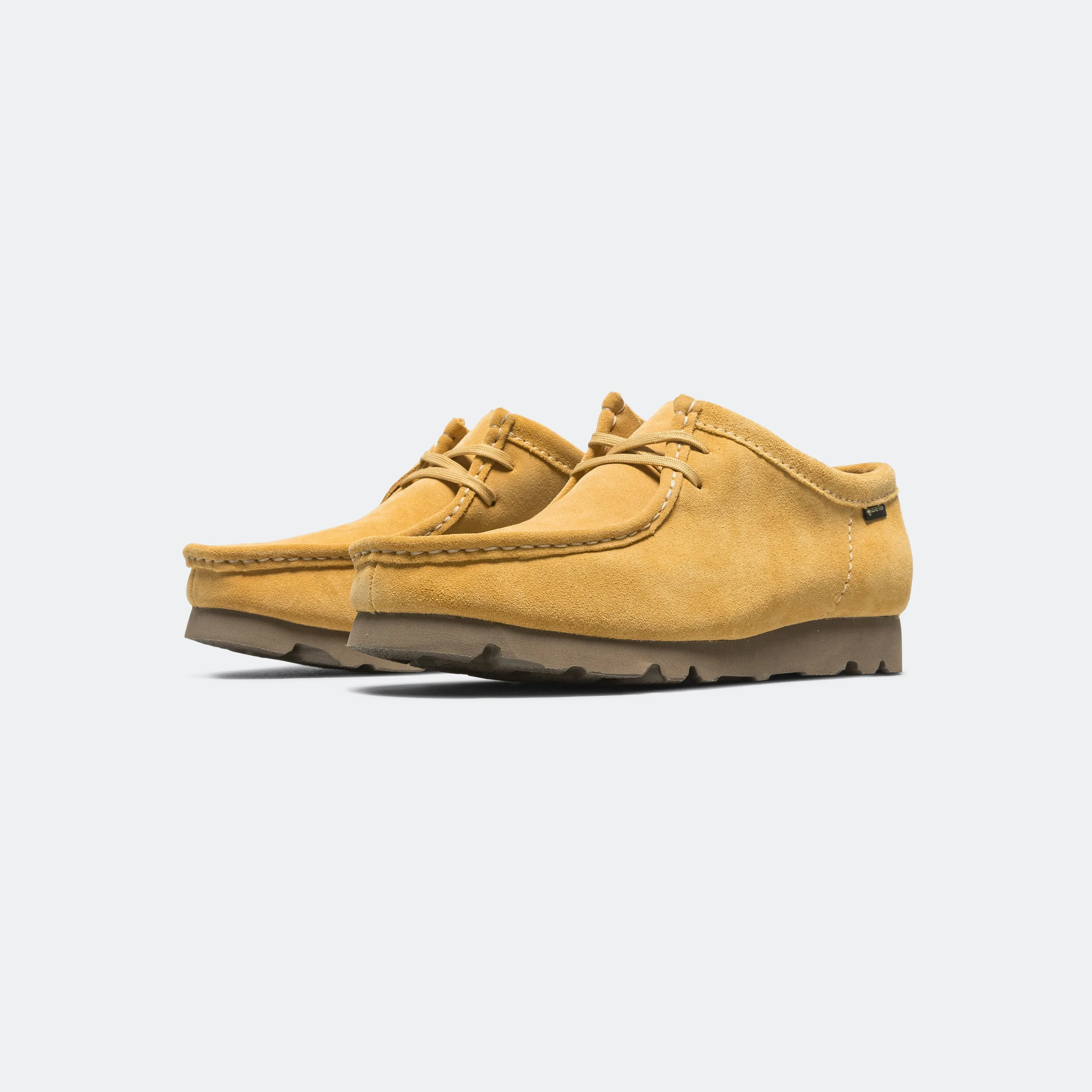 Clarks Shoes Wallabee GTX - Golden Tan Suede