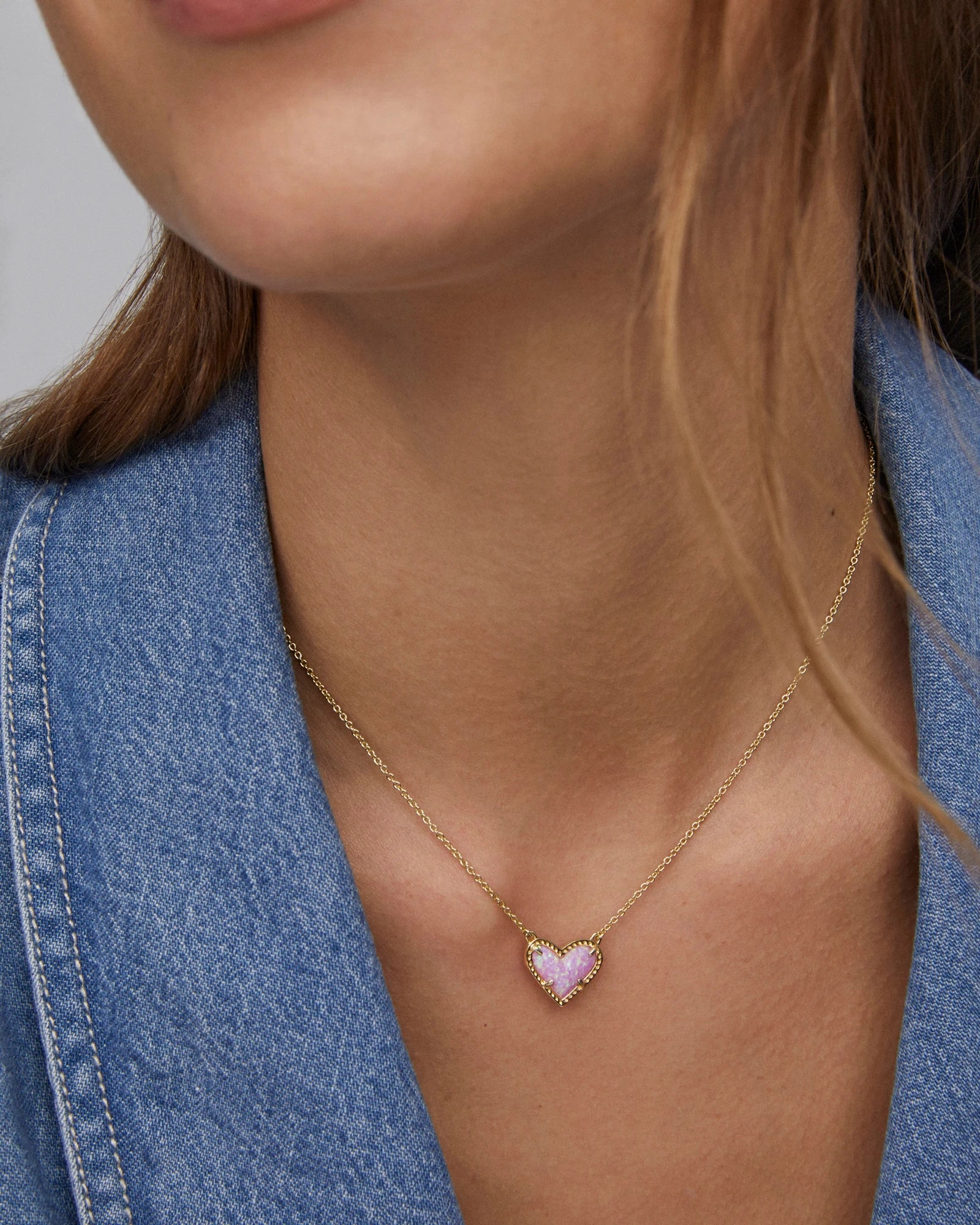 Kendra Scott Ari Heart Pendant Necklace - Bubble Gum Pink Opal