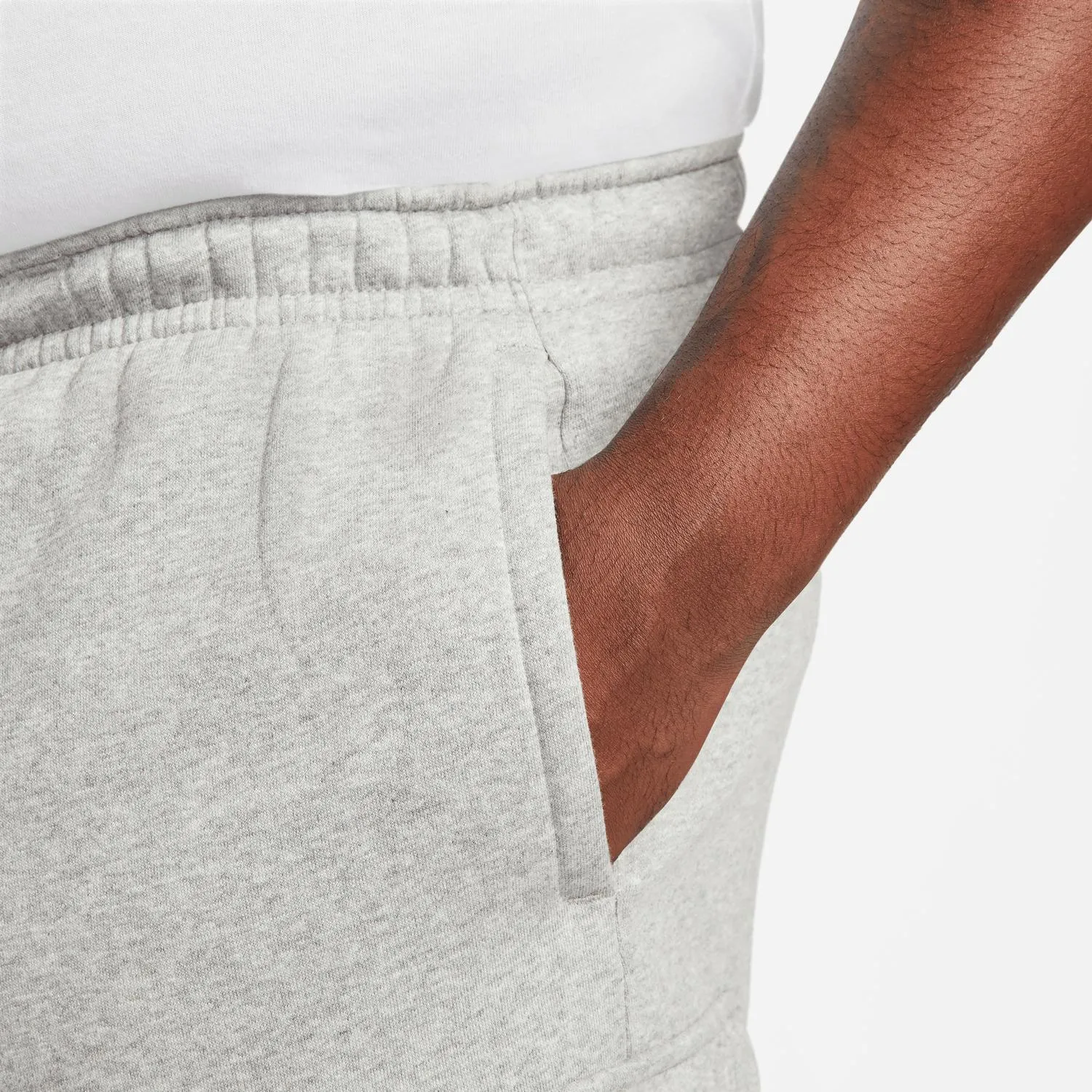 Men's Sportswear Club Fleece Cargo Short In Dark Heather Grey/matte Silver-White