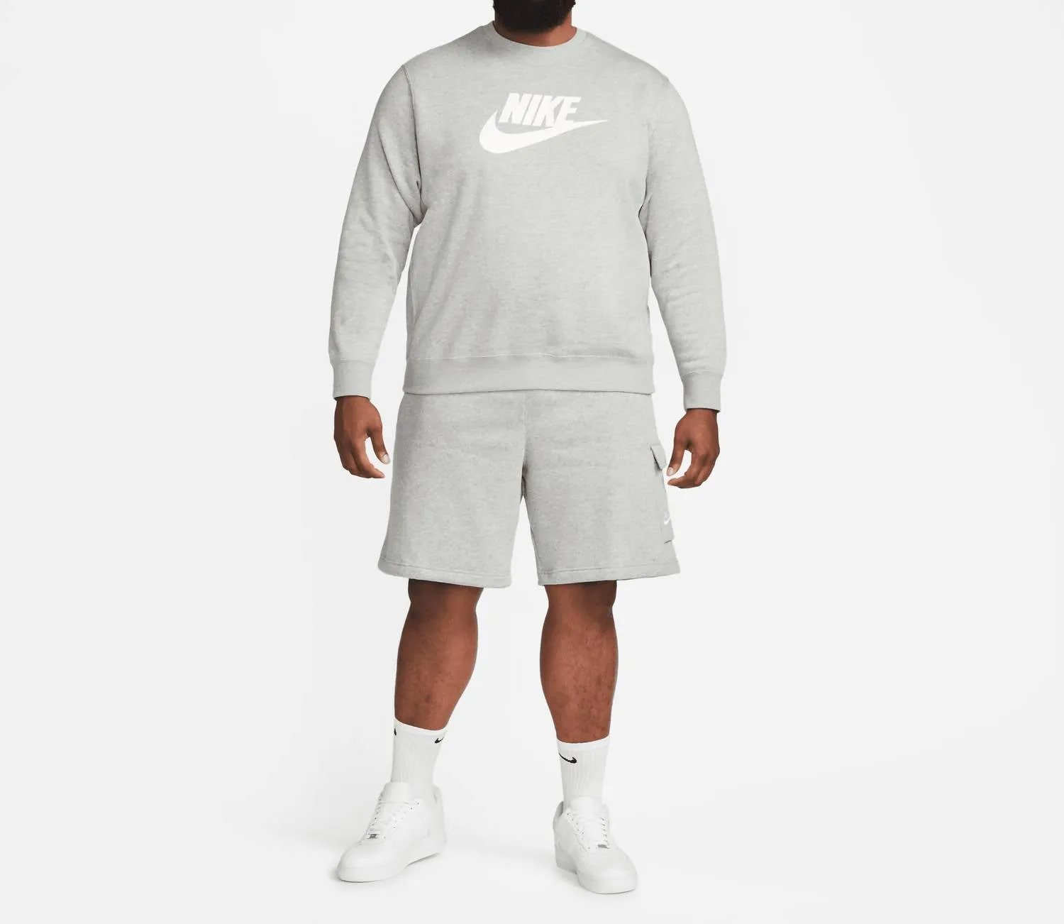 Men's Sportswear Club Fleece Cargo Short In Dark Heather Grey/matte Silver-White