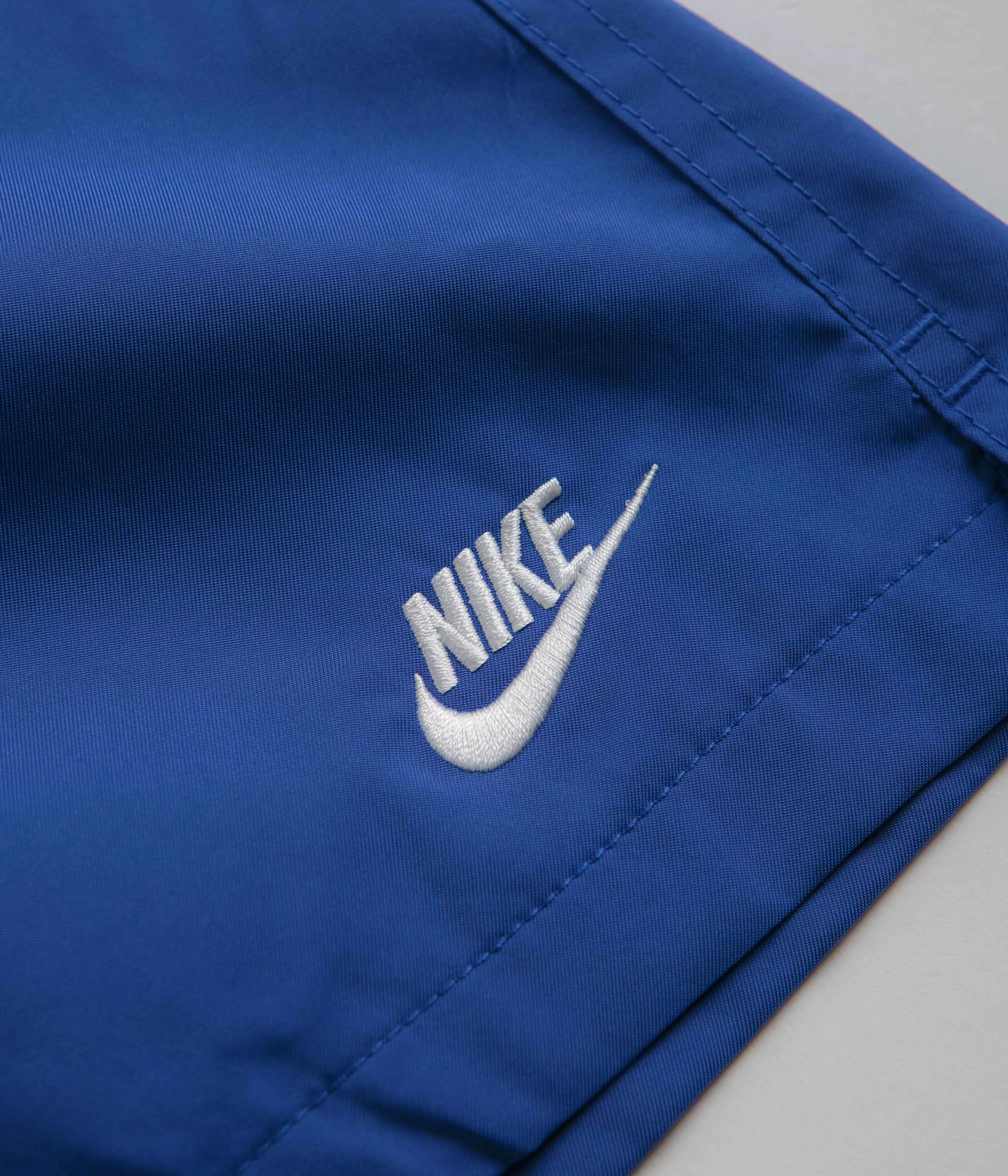 Nike Club Woven Flow Shorts - Game Royal / White Nike Sportswears