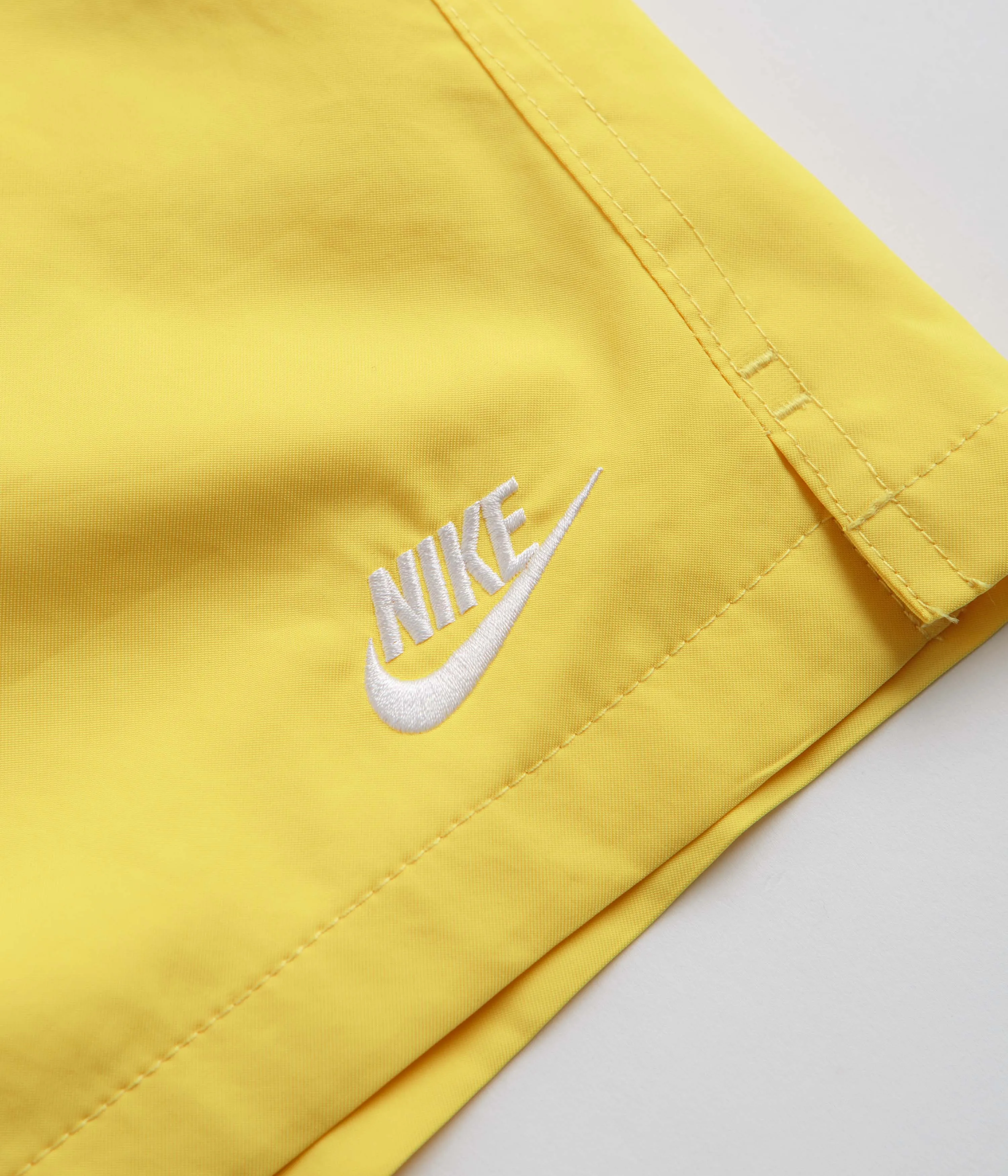 Nike Club Woven Flow Shorts - Lightening / White Nike Sportswears