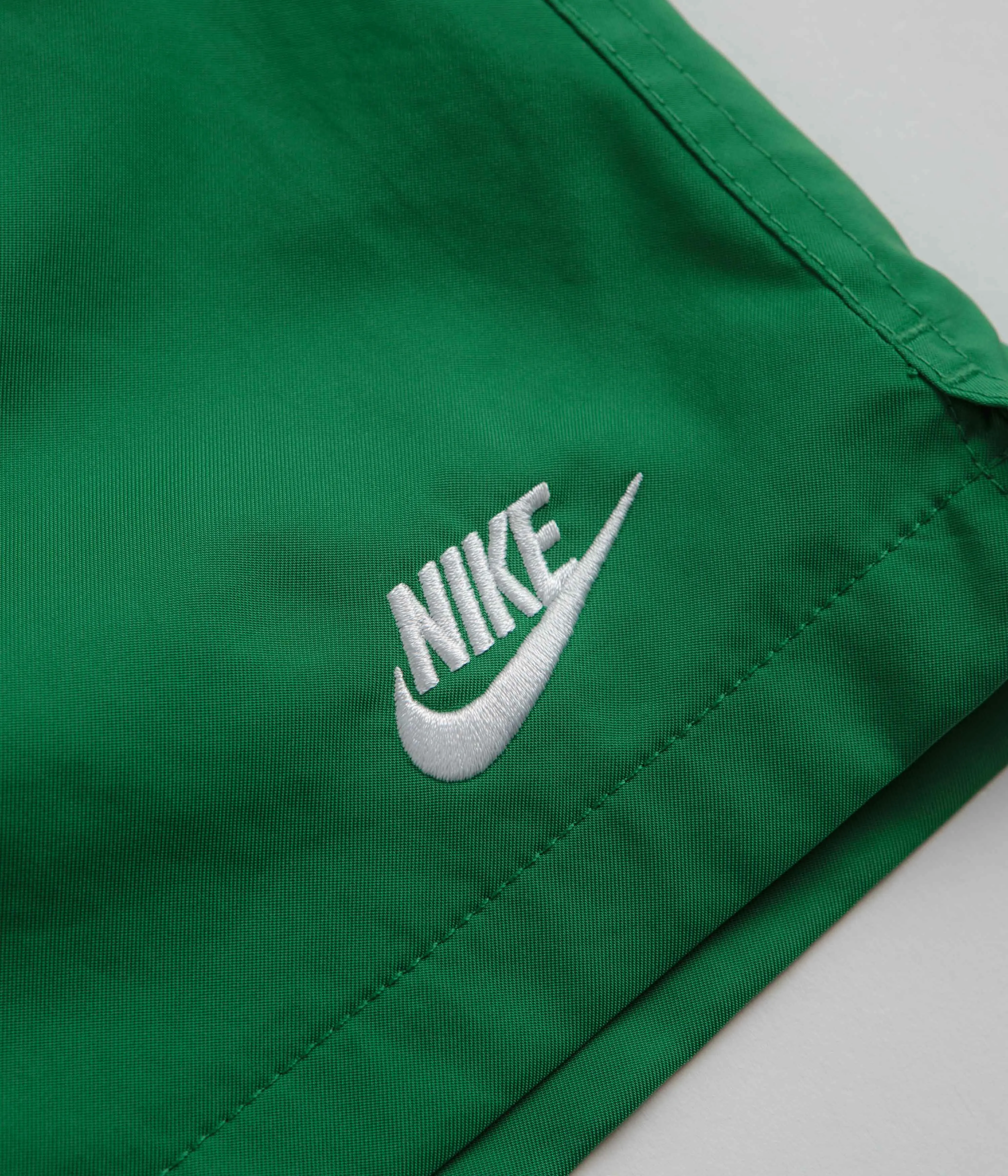 Nike Club Woven Flow Shorts - Malachite / White Nike Sportswears